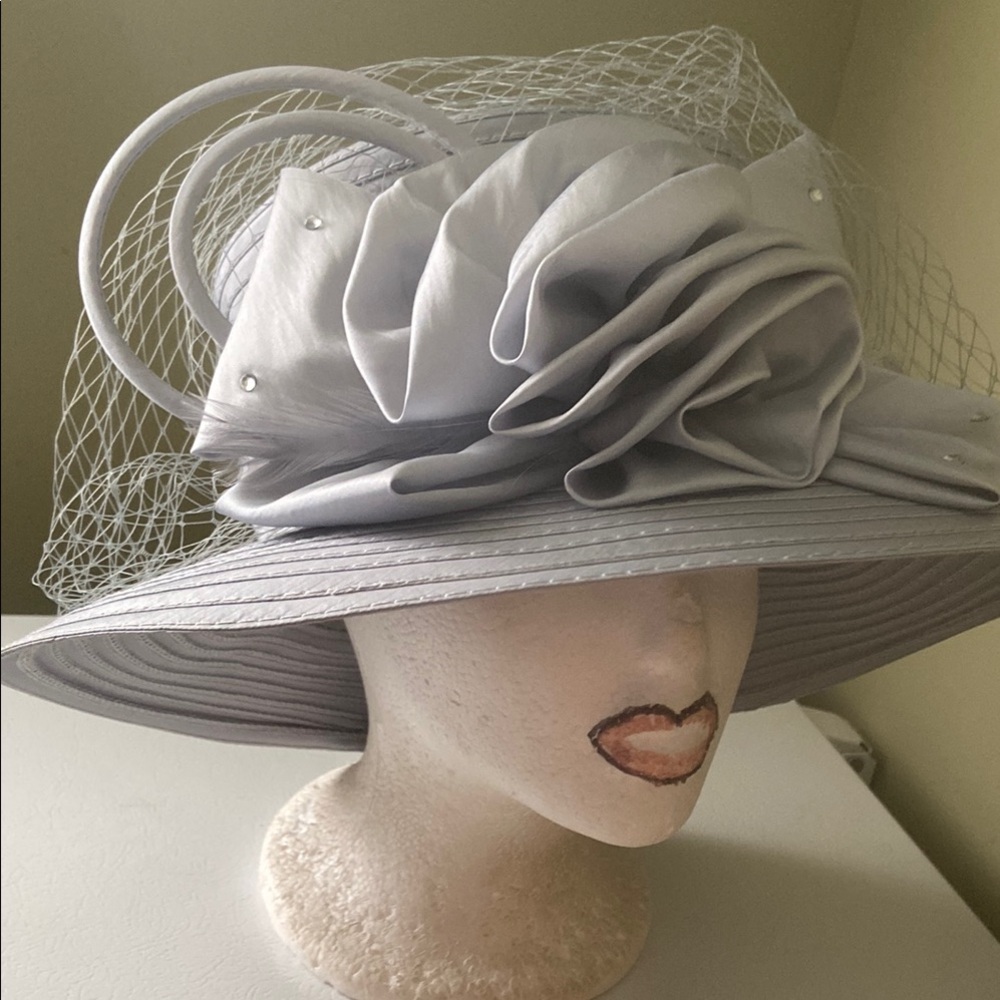 Beautiful Silver/Grey Church / Dress Hat